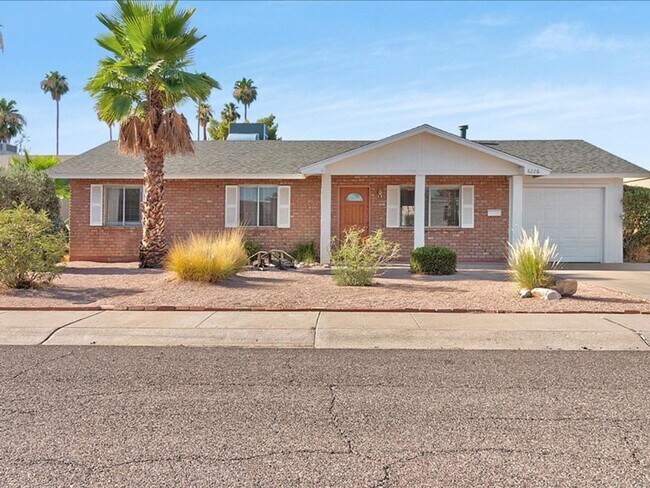 Photo - 4 BEDROOM 2 BATHROOM SCOTTSDALE HOME! PRIV...