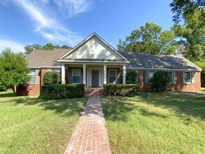 Building Photo - 3192 Magevney St