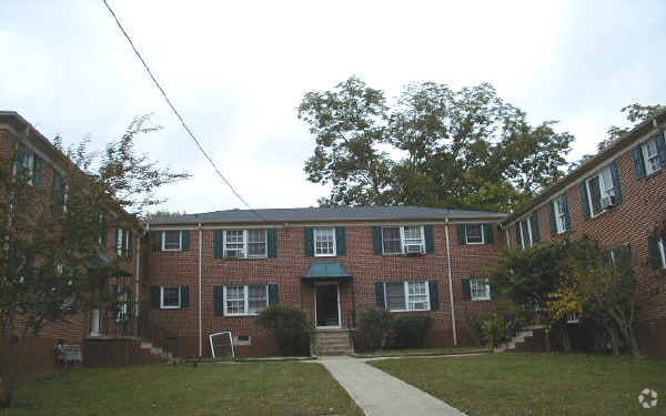 Building Photo - Clarion Court Apartments