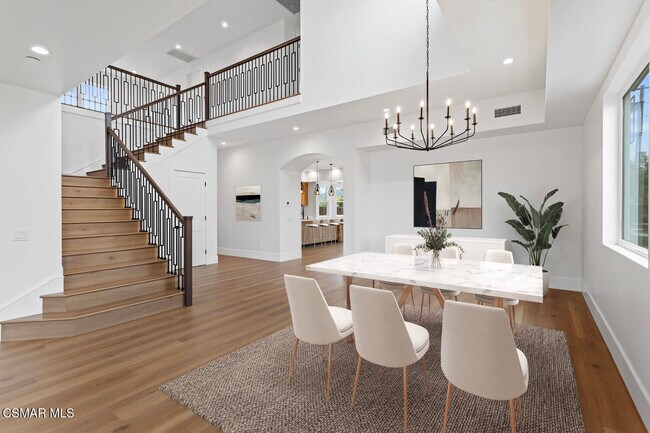 Foto del edificio - 295 Toyon Ct