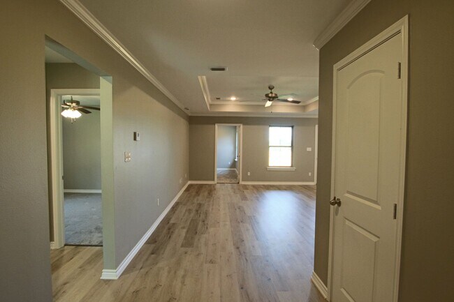 Foto del edificio - Beautiful 3 Bedroom 2 Bathroom Townhouse in South Tyler! Now offering 1st full month rent free!