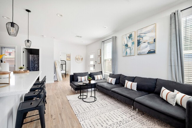 Building Photo - 3806 E Polk St