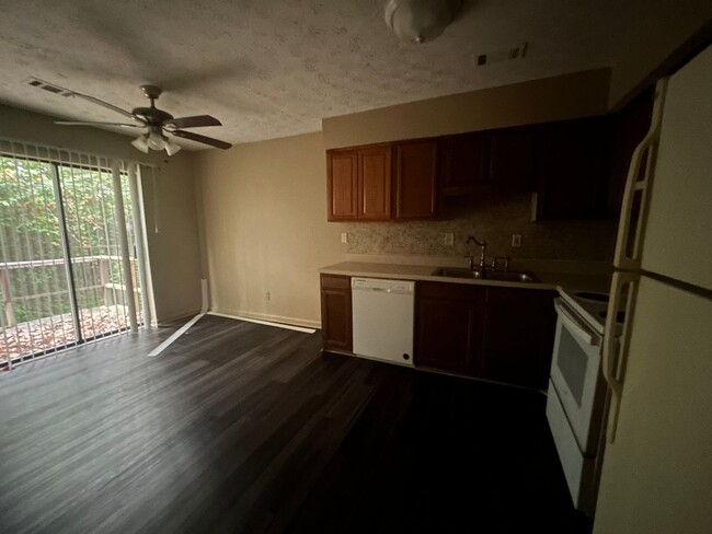 Foto del edificio - **PRICE IMPROVEMENT**331 River Brook Trl: ...