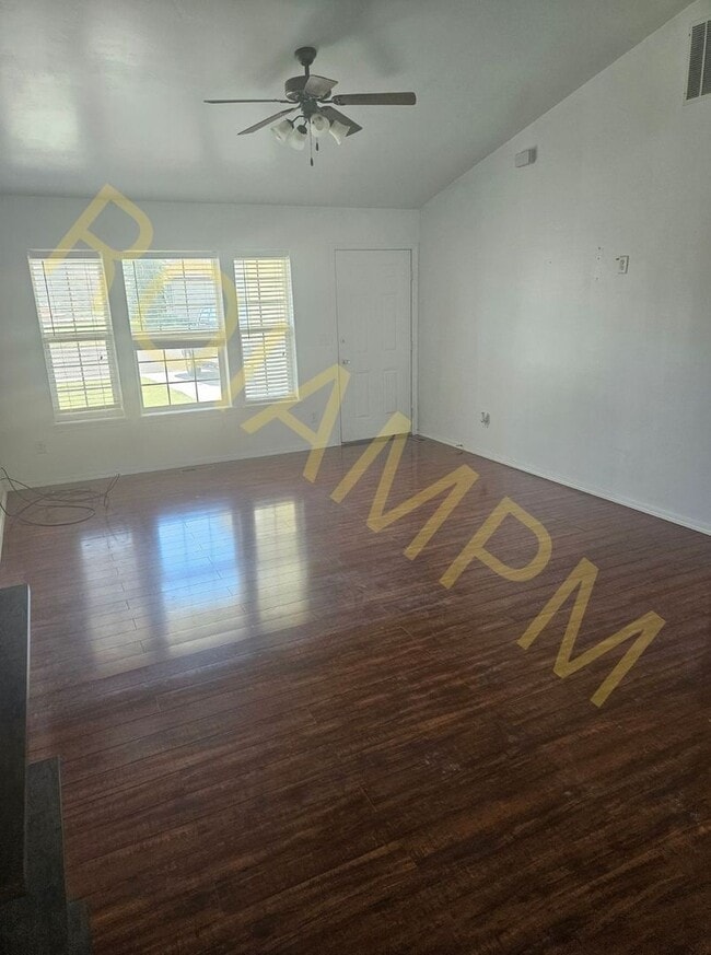 Building Photo - Beautiful 3 Bed 2 Bath Home in West Twin F...