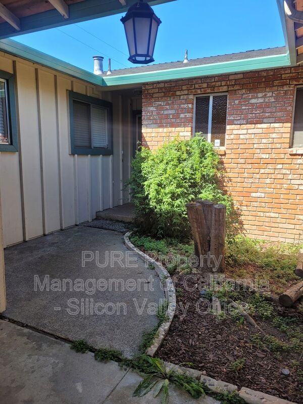 Foto del edificio - 2475 Kennedy Ave