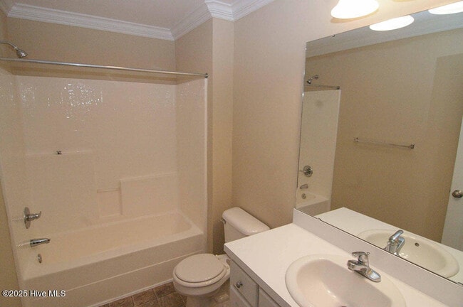 Building Photo - 1000 Sebring Dr