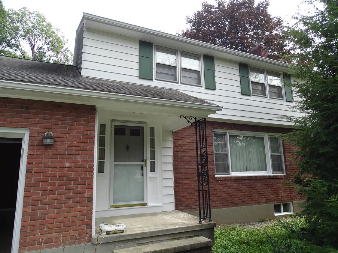1046 Merlin Dr, Niskayuna, NY 12309 House Rental in Niskayuna, NY