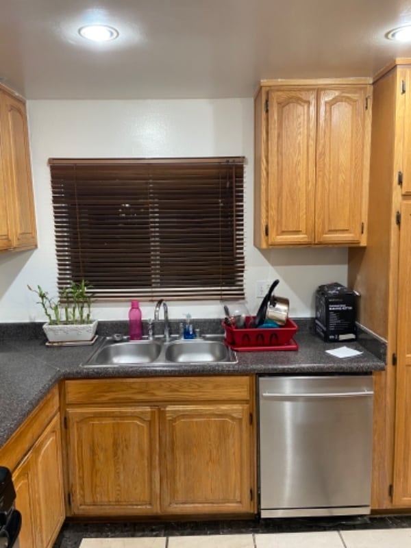 Building Photo - 10331 Lindley Ave