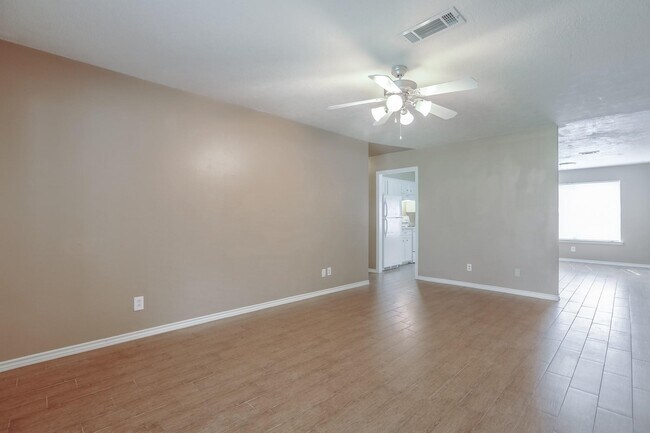 Foto del edificio - 1013 Mccall Ave
