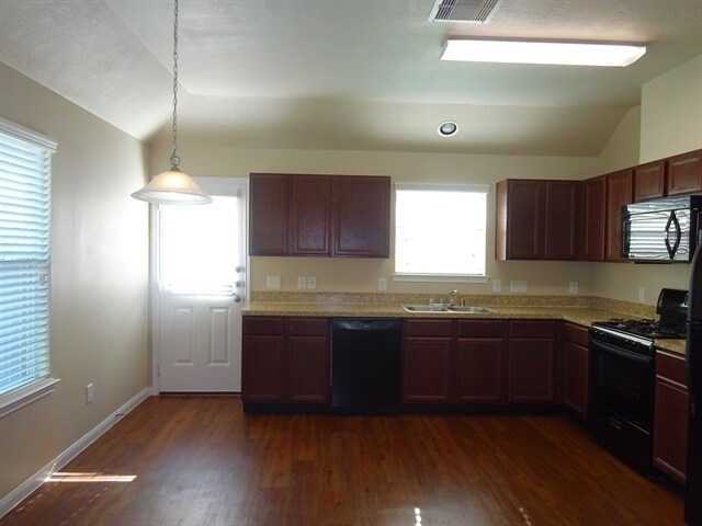 Building Photo - 6034 Brenwood Trails Ln