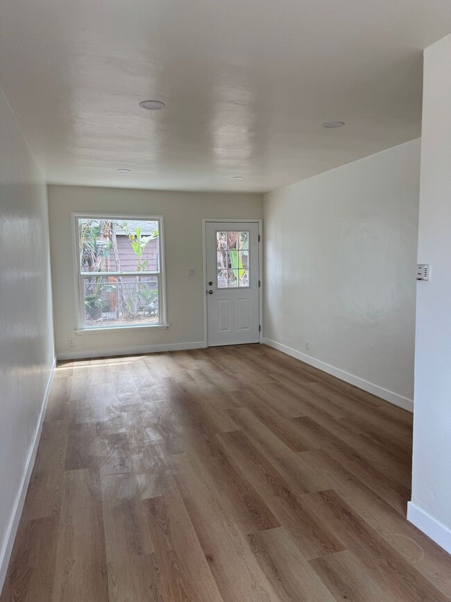 Foto del edificio - Charming 1-Bedroom Home in Desirable Torra...