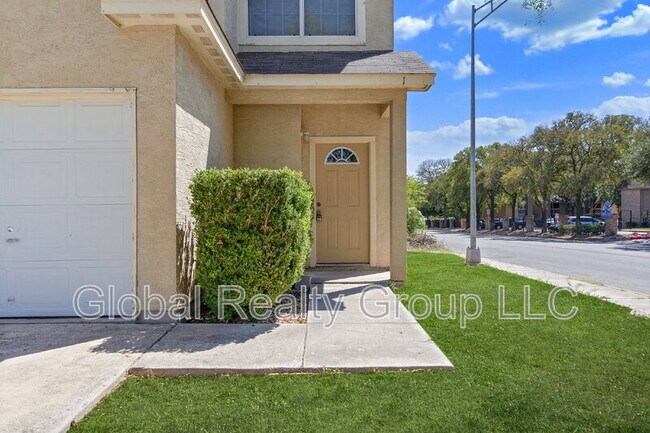 Foto del edificio - 7802 Kingsbury Way