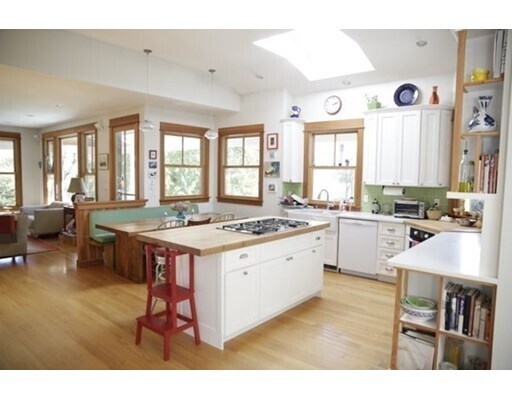 Building Photo - 18 Gilson Rd