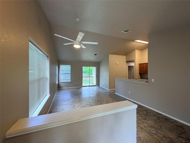 Foto del edificio - 2904 Whisper Oaks Ln