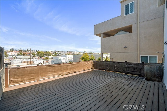 Foto del edificio - 648 Loma Dr