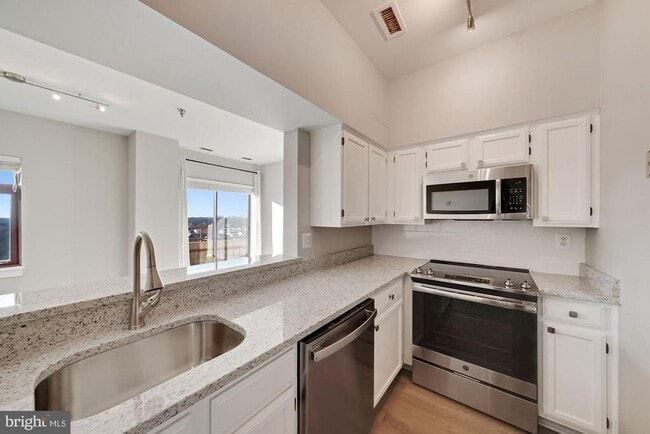Building Photo - 2400 Clarendon Blvd