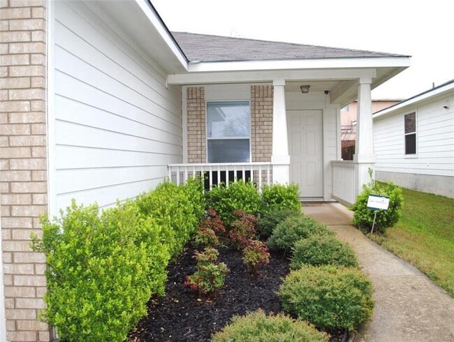 Building Photo - 512 Celery Loop