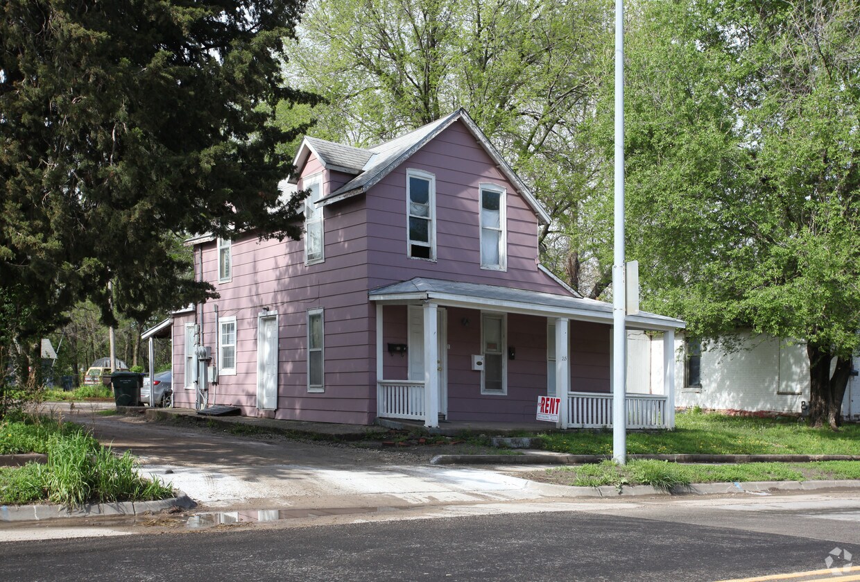 Building Photo - 215 NW Gordon St
