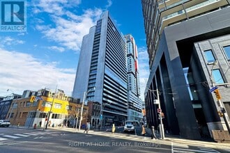 Building Photo - 330 Richmond St W