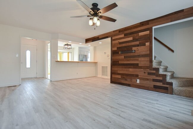 Building Photo - Pet Friendly Three Bedroom!