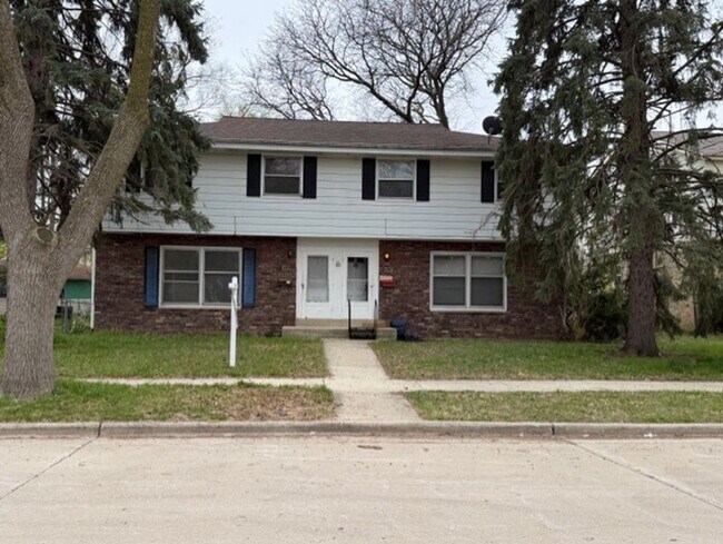 Foto del edificio - 7111 W Brentwood Ave