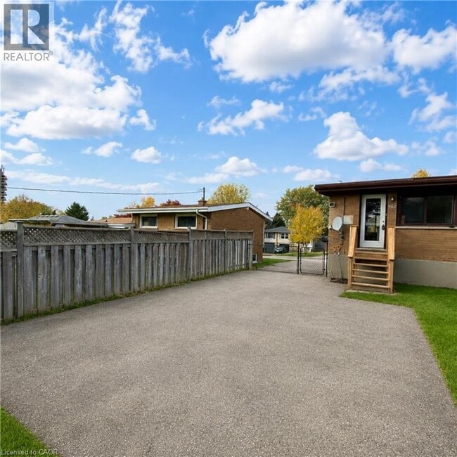 Building Photo - 962 Eagle Crescent