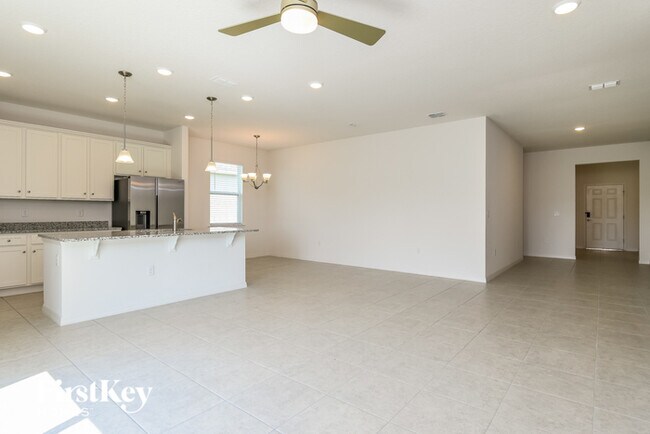 Building Photo - 1642 Isleta Lp