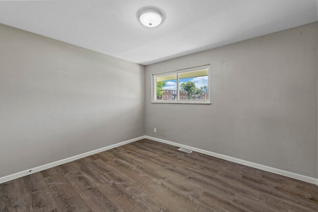Building Photo - 3892-98 Brittany Circle - 3894