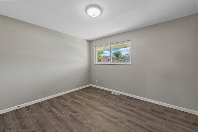 Foto del edificio - 3892-98 Brittany Circle - 3894