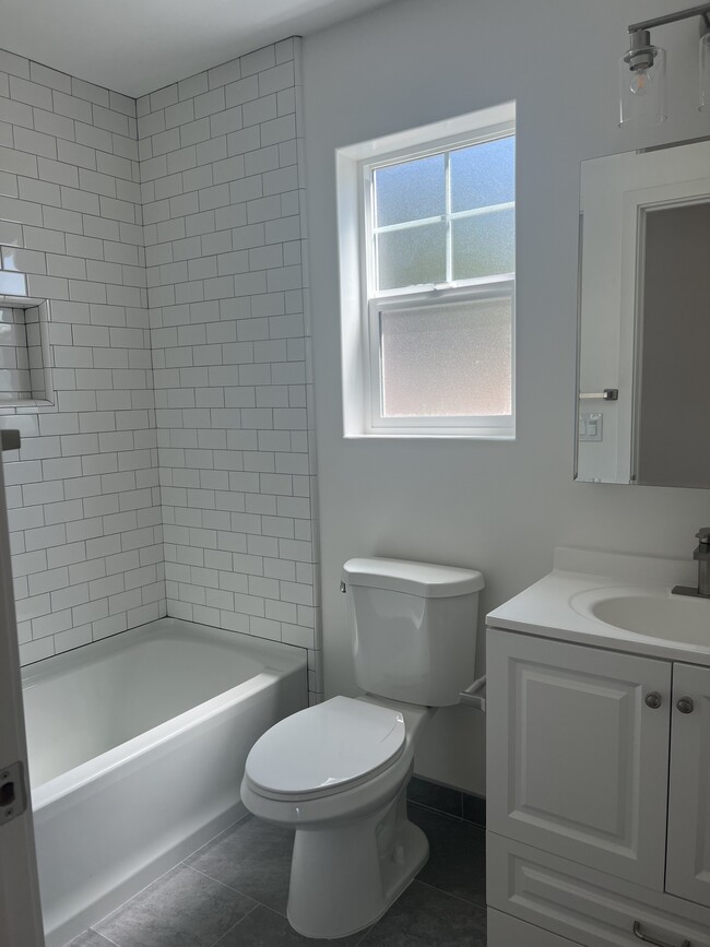 Bath - 5915 Gran Paseo Way