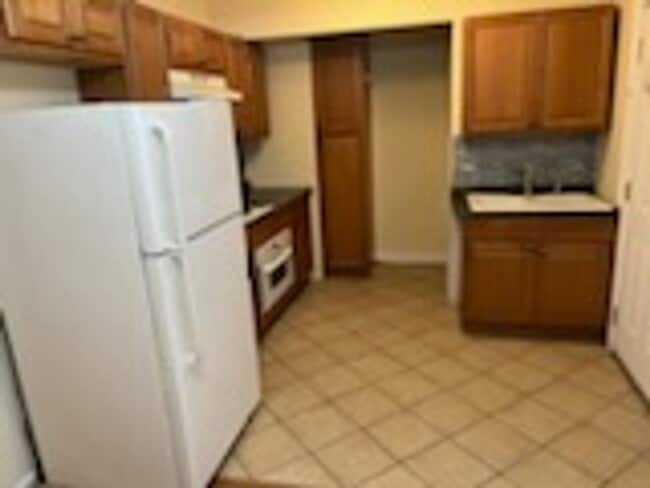 Building Photo - Condo wFREE HEAT in Belmont Cragin! In-uni...