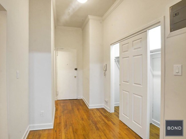 Building Photo - 227 E 83rd St