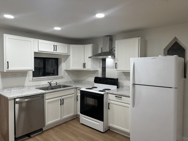 Building Photo - 9533 Ashworth Ave N