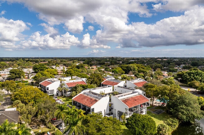 Building Photo - The Palms at Forest Hills