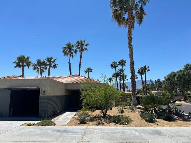 Building Photo - 2900 Sunflower Cir E