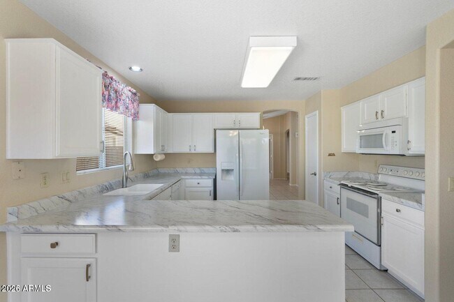 Foto del edificio - 10622 W Mohawk Ln