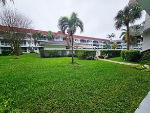 Building Photo - 501 Blue Heron Dr