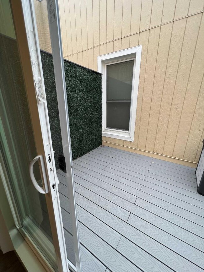 Building Photo - bedroom in Hayward CA 94541