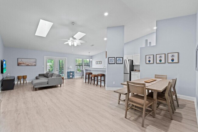 Foto del edificio - 1599 Bayridge Pl