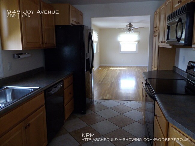Building Photo - 945 Joy Ave