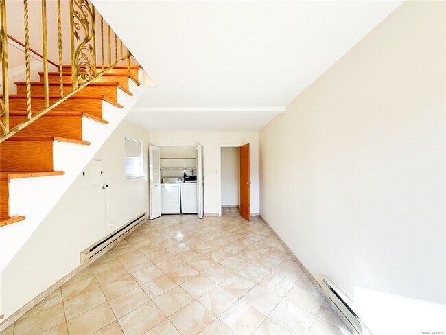 Foto del edificio - 155-09 Locke Ave