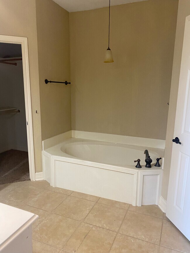 Foto del edificio - 906 Mockingbird Ln