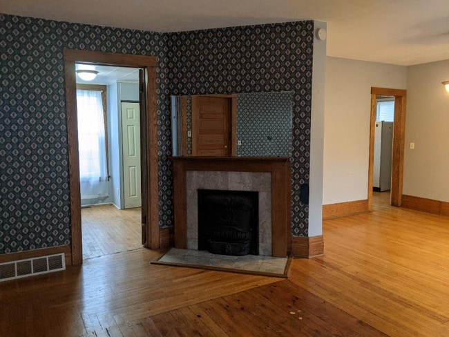 Building Photo - 1021 Ames St