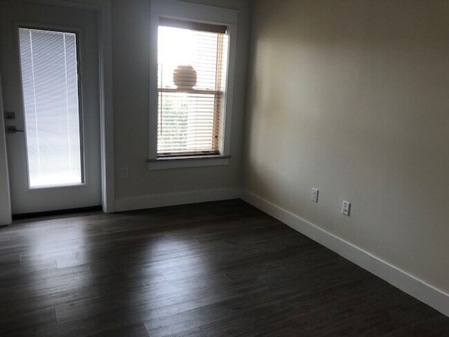 Foto del edificio - Amazing 3 Bedroom Townhouse for Rent!