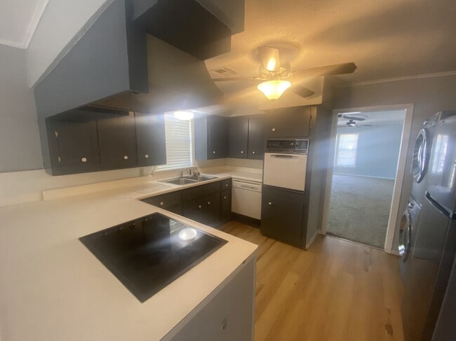 Foto del edificio - 322 E Elgin St