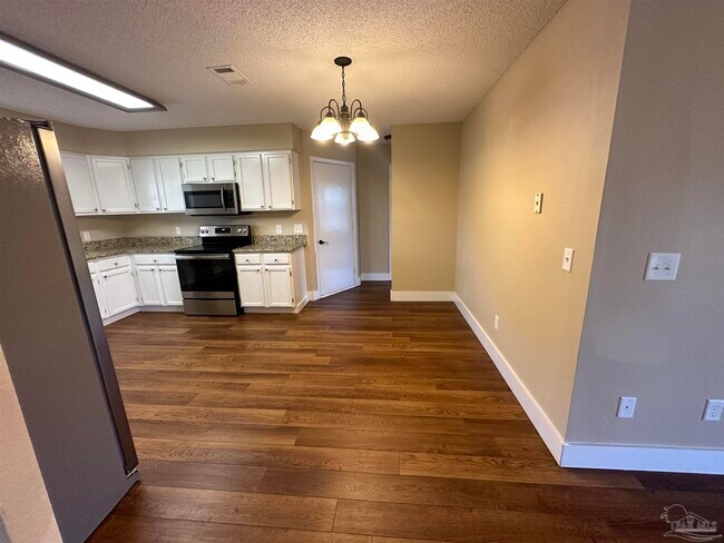 Foto del edificio - 10701 Brook Bend Cir