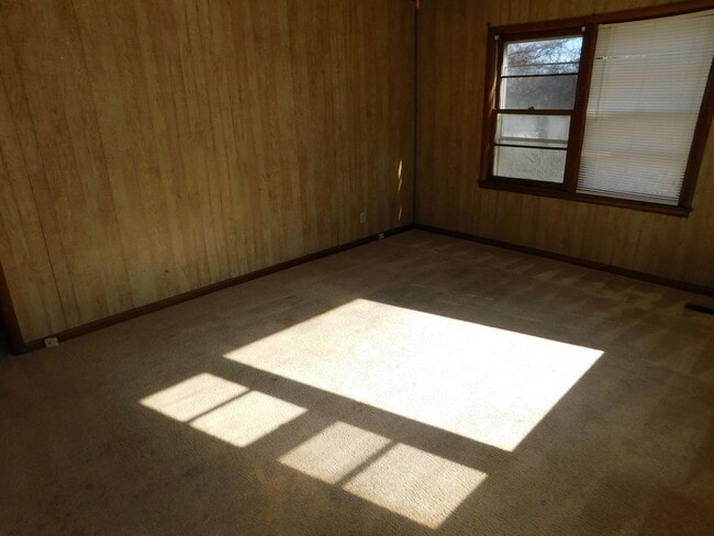 Building Photo - Cozy One Bedroom House in El Dorado!