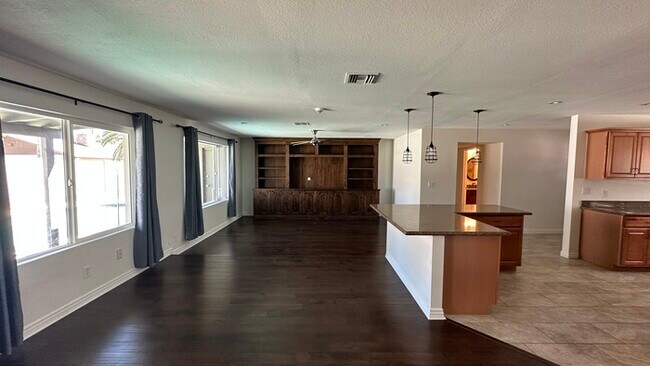 Foto del edificio - 5140 E Laurel Ln