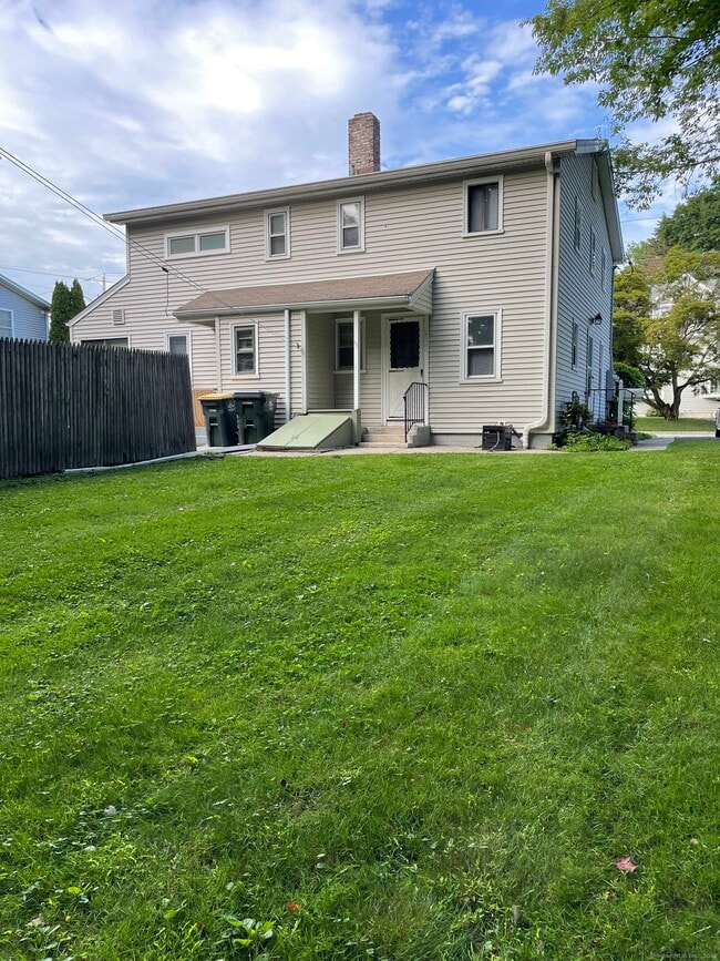 Building Photo - 19 Bloomfield Dr