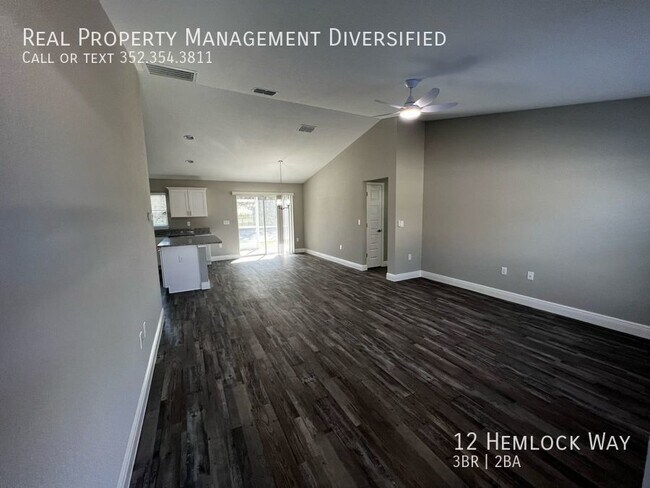 Foto del edificio - 12 Hemlock Way